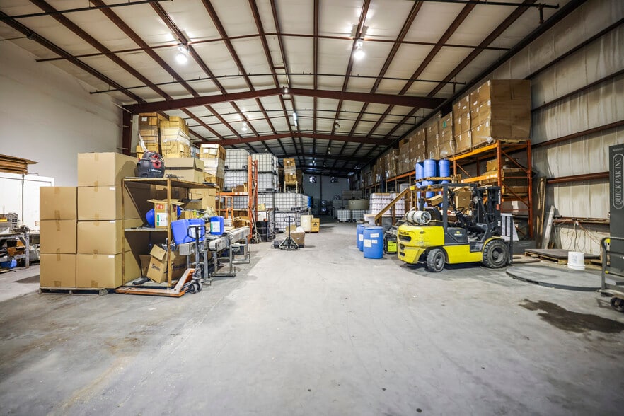 More Photos Of 1555 Sunshine Dr, Clearwater Warehouse For Sale