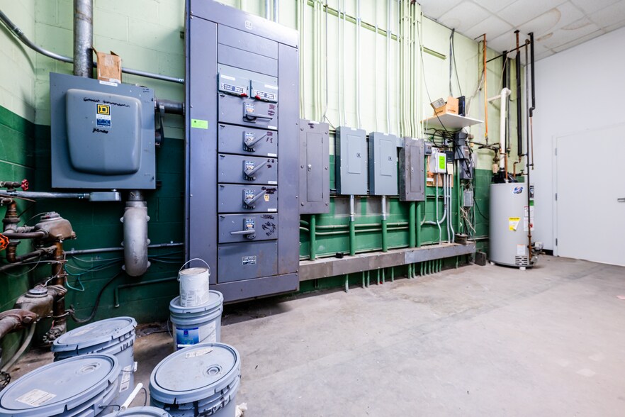 More Photos Of 410 N 2nd St, Niles General Retail For Sale