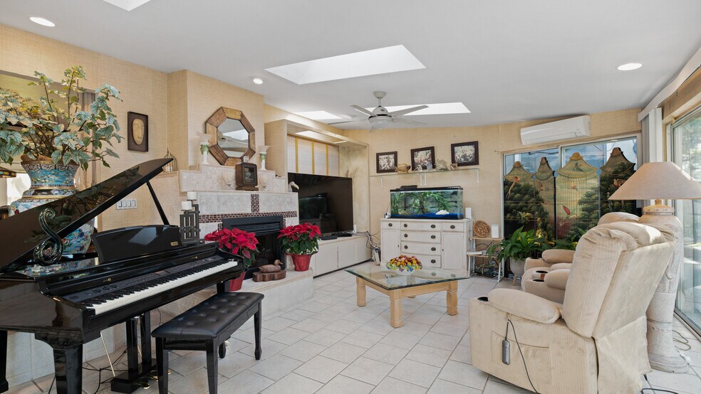 More Photos Of 1403 Rowena Way, Sacramento Specialty For Sale