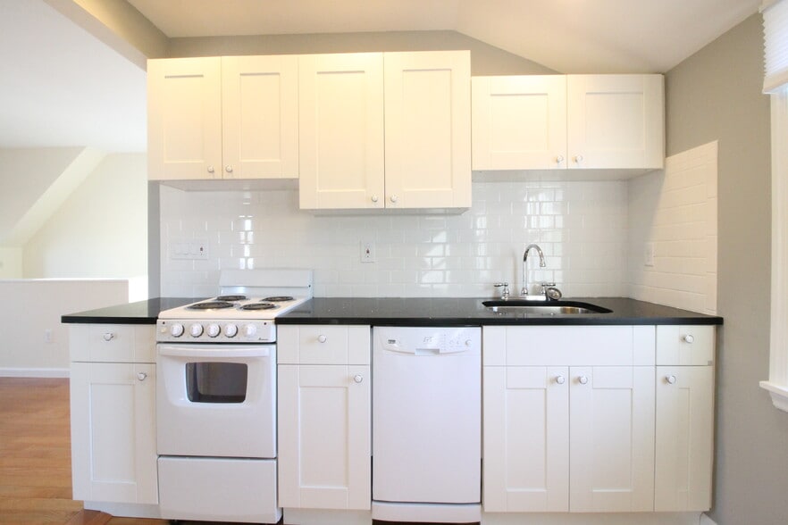 More Photos Of 270 Larkfield Rd, East Northport Storefront Retail Office For Sale