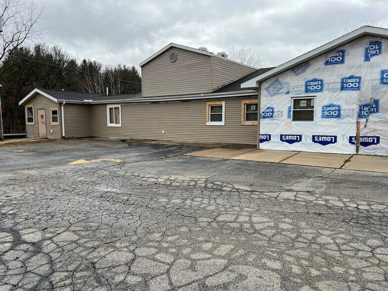 More Photos Of 201 W Saginaw Rd, Sanford Freestanding For Sale