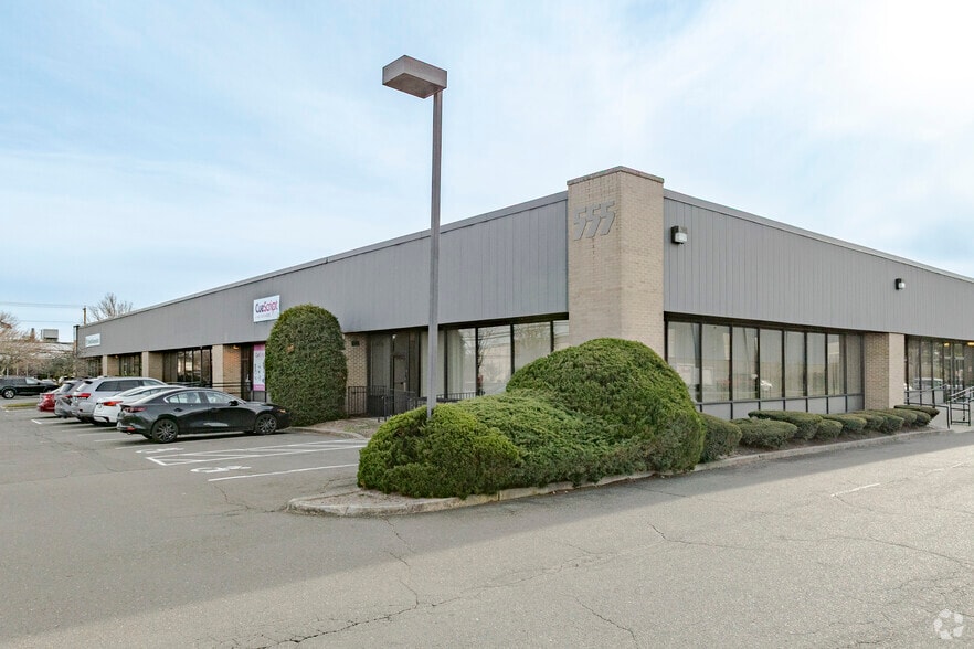 Primary Photo Of 555 Lordship Blvd, Stratford Showroom For Lease