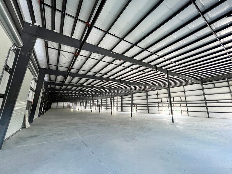 More Photos Of 28261 Woodlawn Dr, Punta Gorda Warehouse For Lease