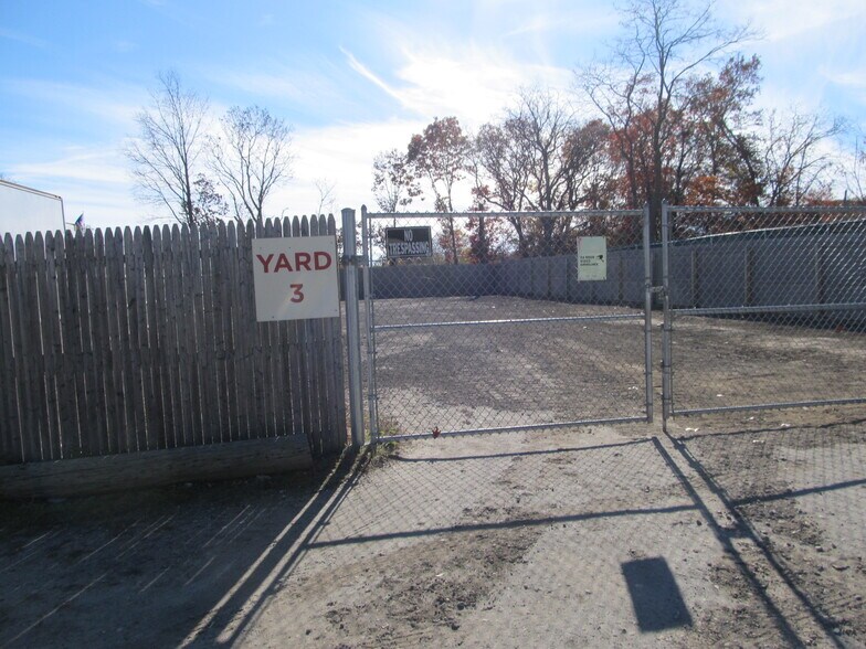More Photos Of Railroad Avenue, Center Moriches Land For Lease