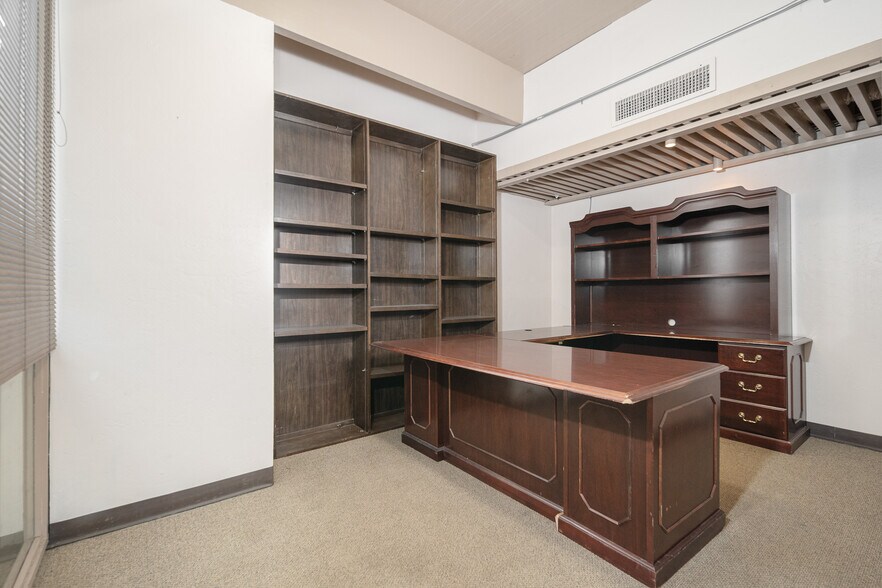 More Photos Of 11747 N 19th Ave, Phoenix Office For Sale