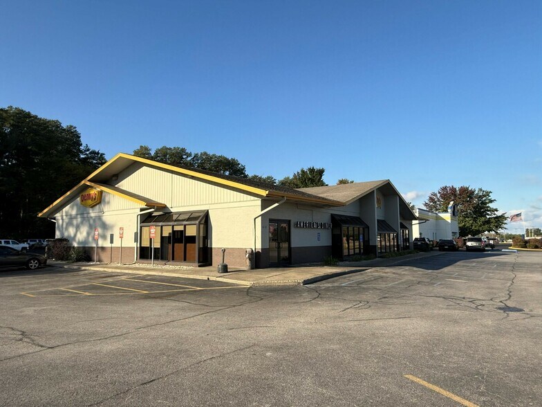 More Photos Of 6171 Melton Rd, Portage Restaurant For Lease