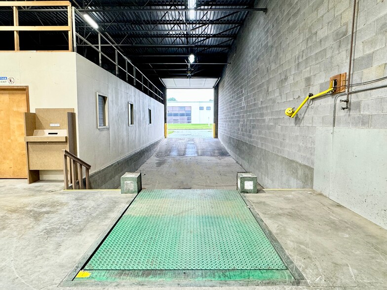 More Photos Of 1024 S Western Dr, Indianapolis Warehouse For Sale