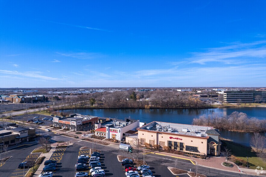 More Photos Of 930 Milwaukee Ave, Lincolnshire Unknown For Lease