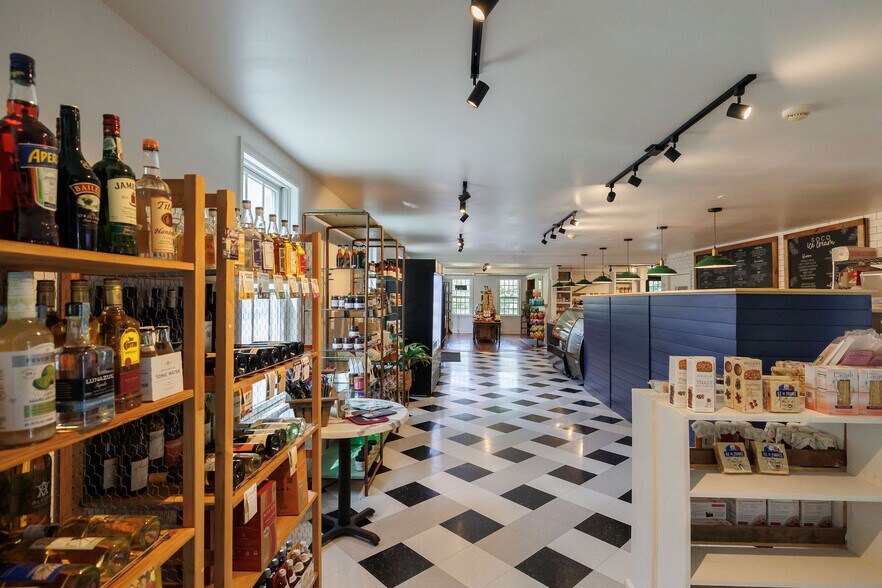 More Photos Of 139 S Main St, Sheffield Freestanding For Sale