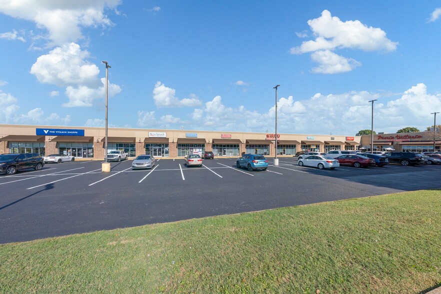 Primary Photo Of 2800 Scottsville Rd, Bowling Green Storefront For Sale