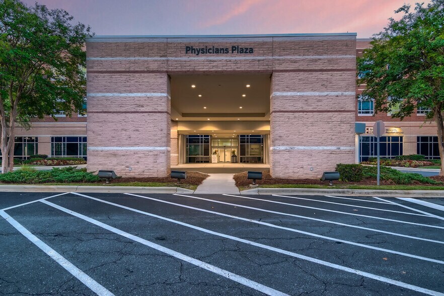 More Photos Of 10030 Gilead Rd, Huntersville Hospital For Lease