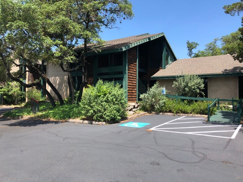 More Photos Of 2525 Wallingwood Dr, Austin Unknown For Lease