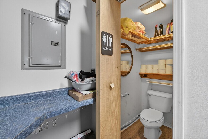 More Photos Of 6006 Ann Arbor Rd, Jackson General Retail For Sale