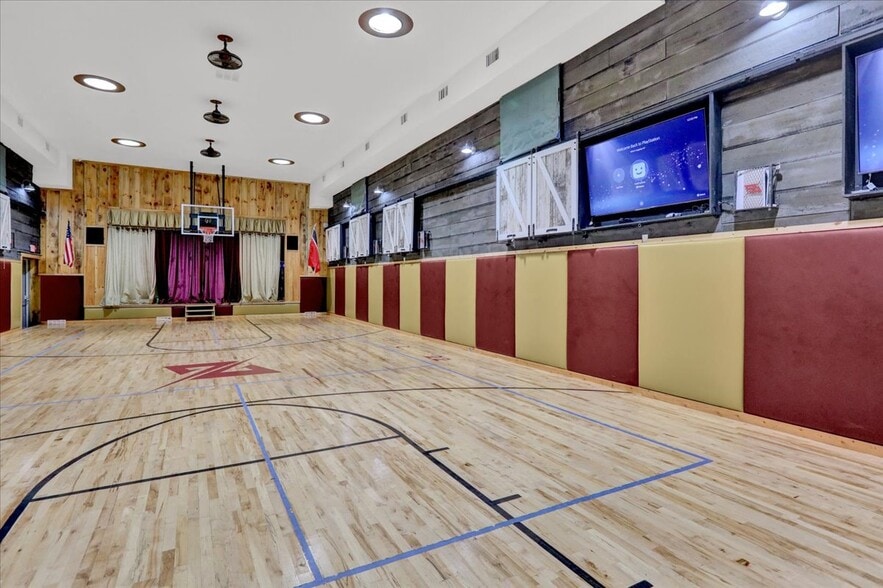 More Photos Of 22 New Holland ave, Shillington Sports And Entertainment For Sale