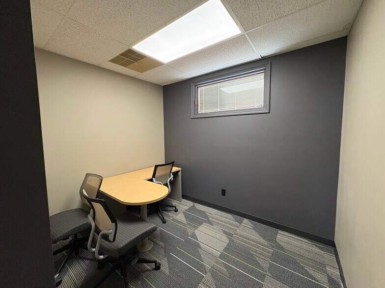 More Photos Of 201 W Broadway Blvd, Johnston City Office For Sale