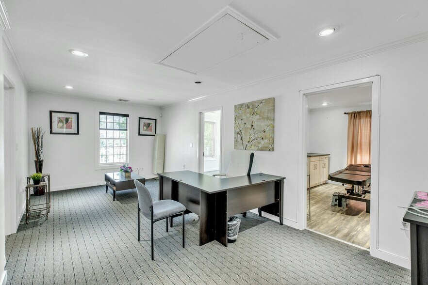 More Photos Of 139 Plandome Rd, Manhasset Medical For Sale