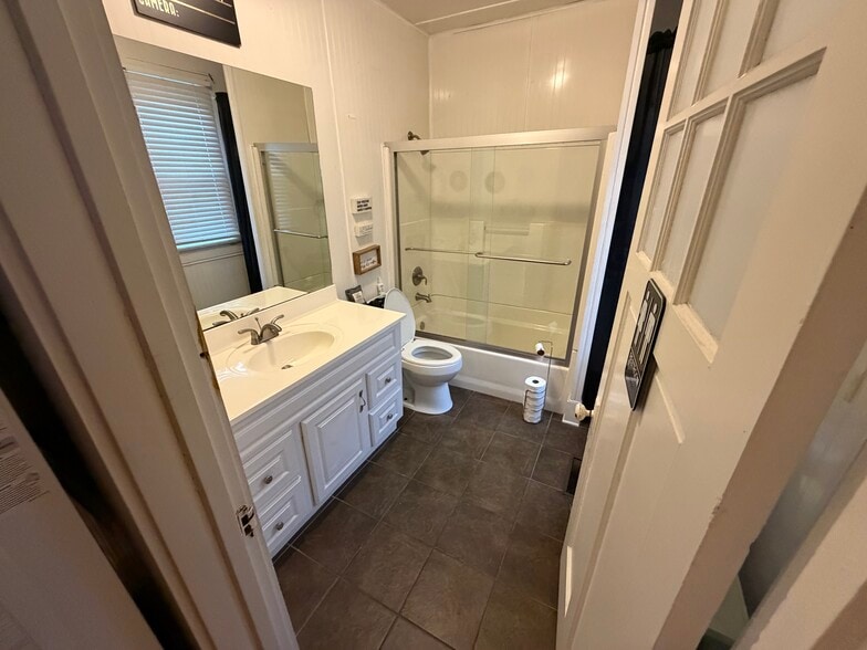 More Photos Of 701 Chestnut St, Bowling Green Office For Lease