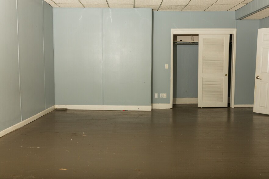 More Photos Of 1007 Smith St, Milton General Retail For Sale
