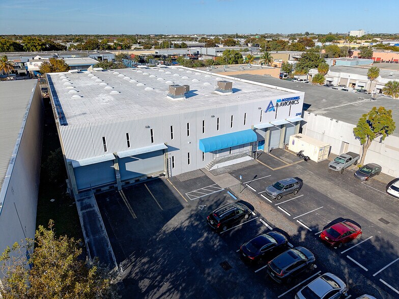 More Photos Of 2741 W 76th St, Hialeah Warehouse For Lease