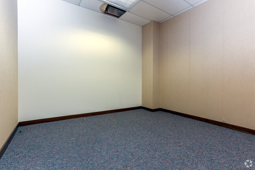 More Photos Of 3301 Golden Rd, Tyler Office For Lease