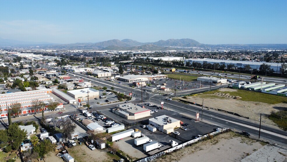 More Photos Of 18509 Valley Blvd, Bloomington Convenience Store For Lease