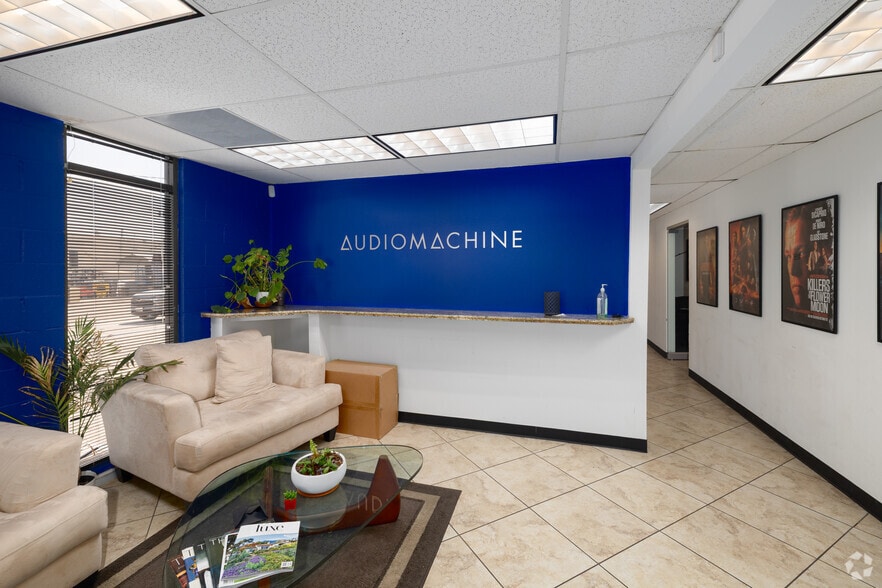 More Photos Of 8411-8421 Canoga Ave, Canoga Park Unknown For Lease