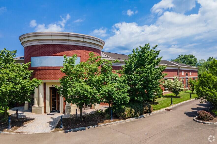 More Photos Of 5 Apollo Rd, Plymouth Meeting Research And Development For Lease