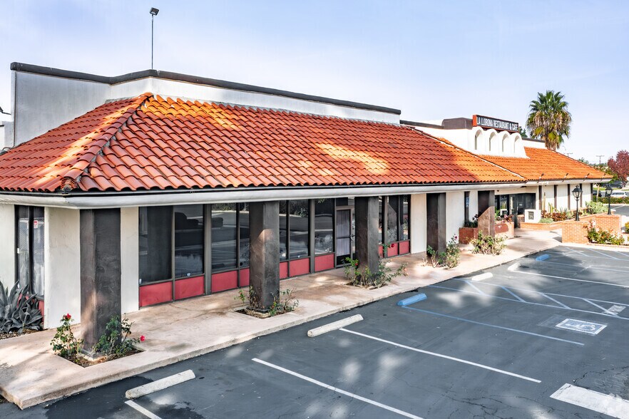 More Photos Of 2710 E Chapman Ave, Orange Storefront Retail Office For Sale