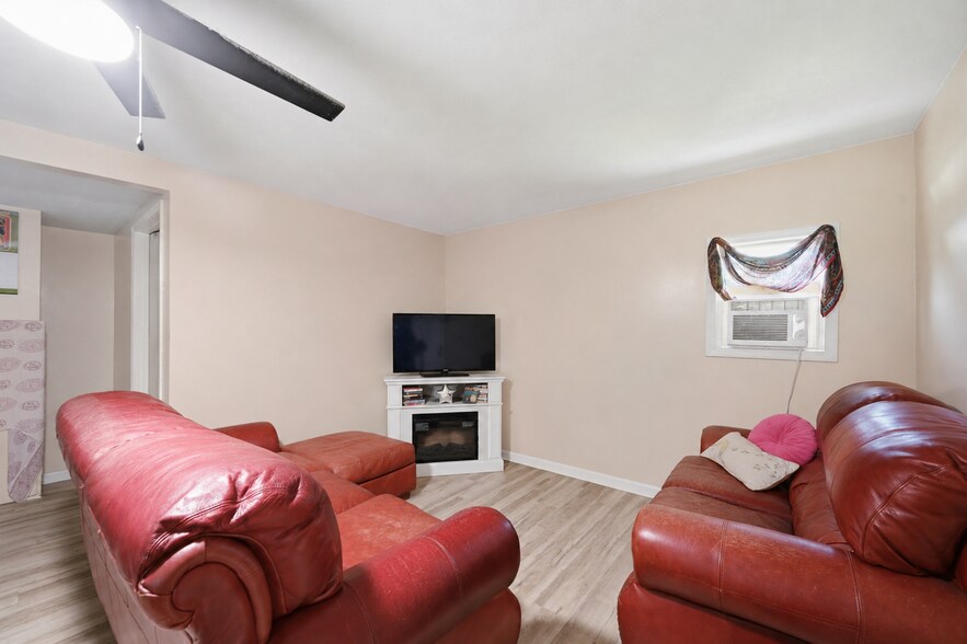 More Photos Of 601 S Walnut St, New Castle Apartments For Sale