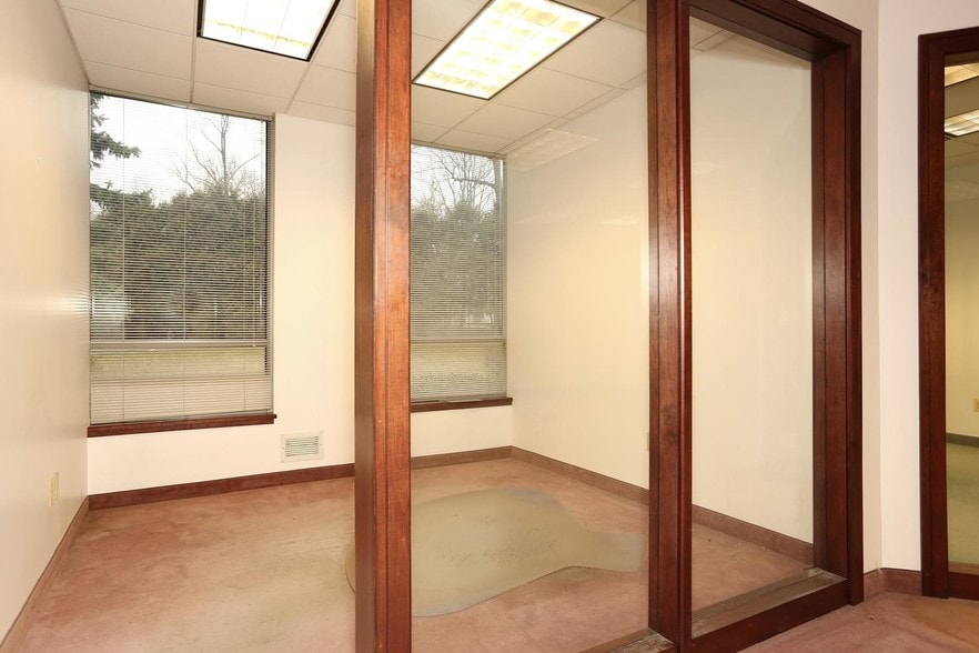 More Photos Of 58 Ware Rd, Upper Saddle River Flex For Lease