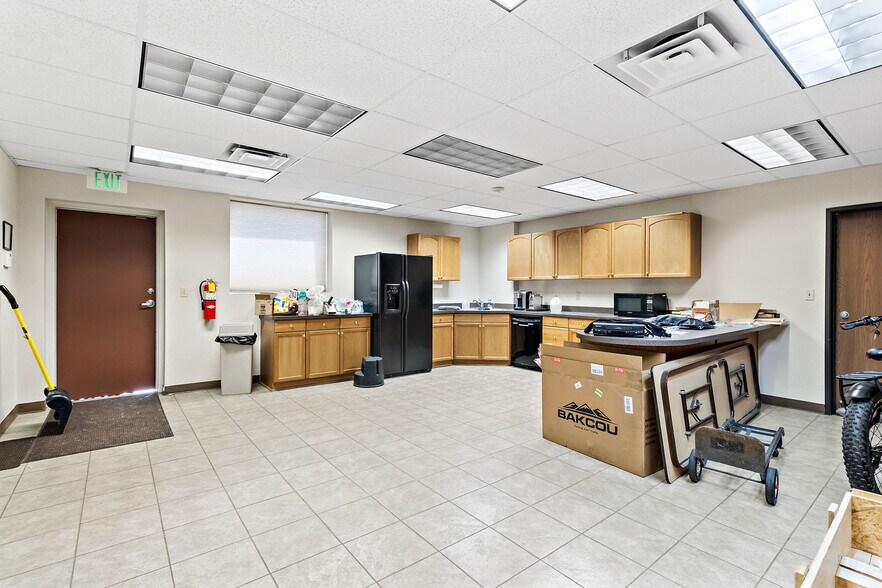 More Photos Of 15534 E Hinsdale Cir, Centennial Light Distribution For Lease