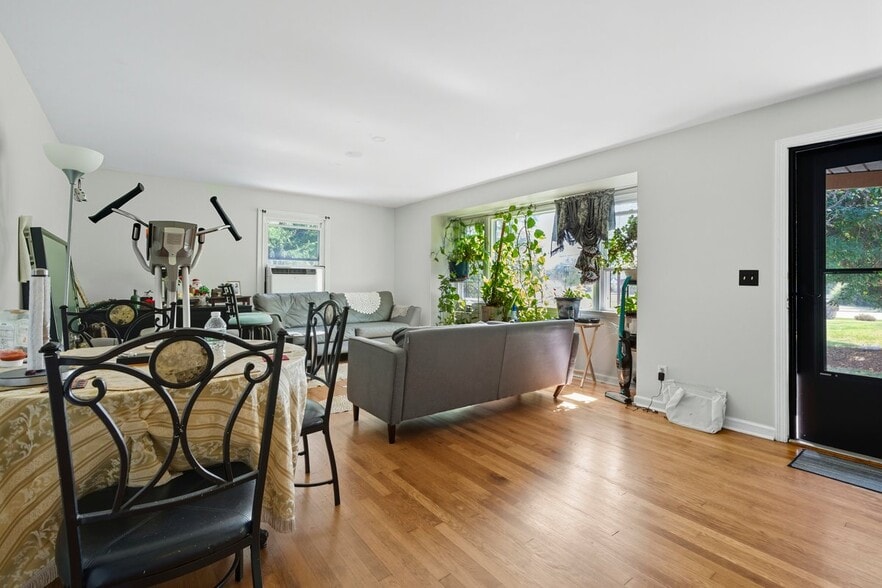 More Photos Of 1262-1264 US-22, Lebanon Auto Repair For Sale