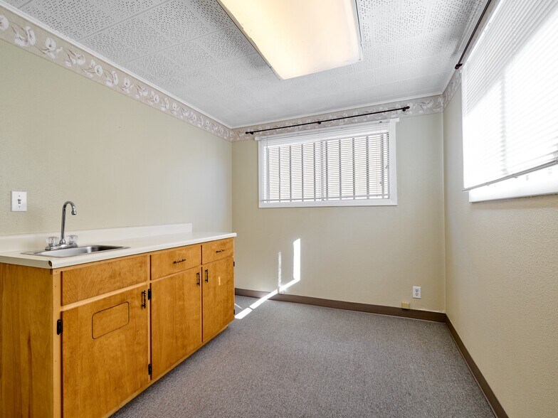 More Photos Of 122 Engle Ave, Molalla Office Residential For Sale