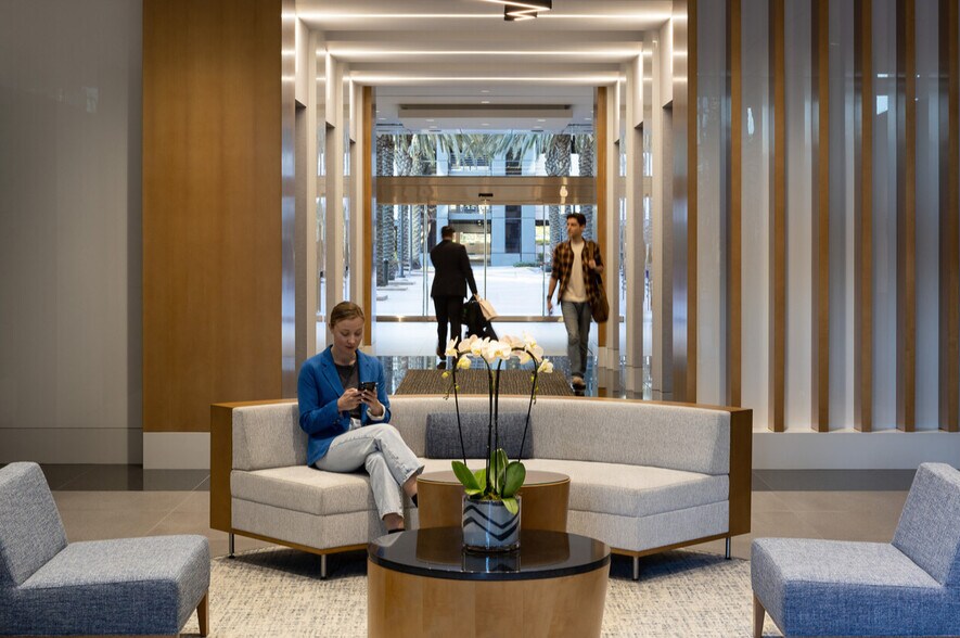 More Photos Of 2040 Main St, Irvine Unknown For Lease