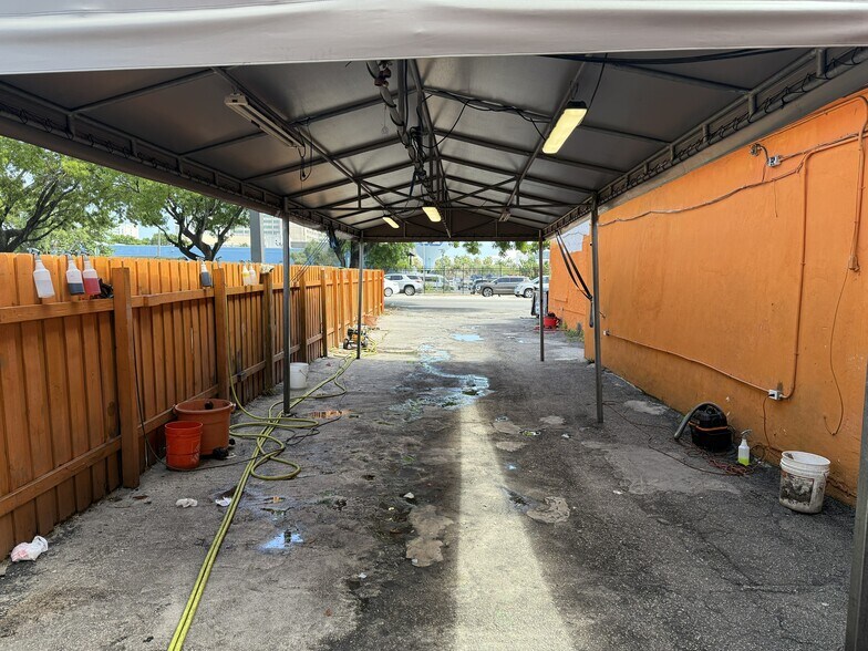 More Photos Of 1341 NW 20th St, Miami Freestanding For Sale