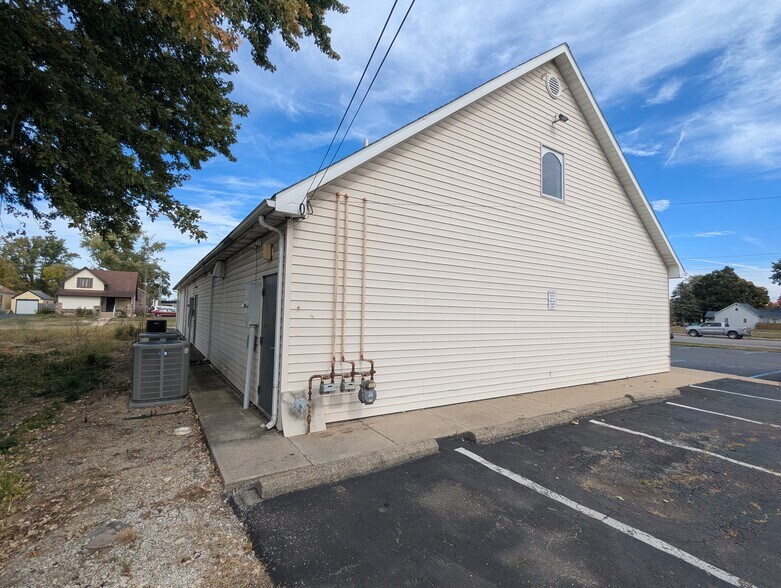 More Photos Of 302-306 S Baldwin Ave, Marion Office For Lease