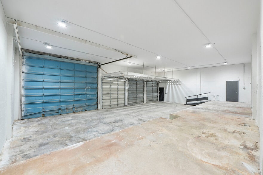 More Photos Of 530 17th St, West Palm Beach Light Distribution For Lease