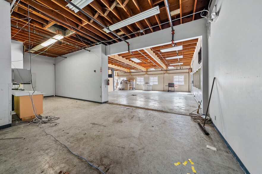 More Photos Of 33 N Fir St, Medford Industrial For Sale