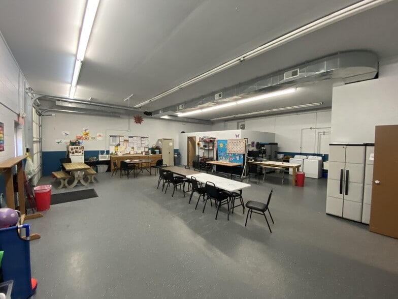 More Photos Of 867-887 Grand Oaks Dr, Howell Warehouse For Lease