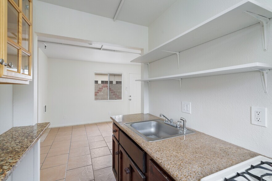 More Photos Of 14646 Kittridge St, Van Nuys Apartments For Sale