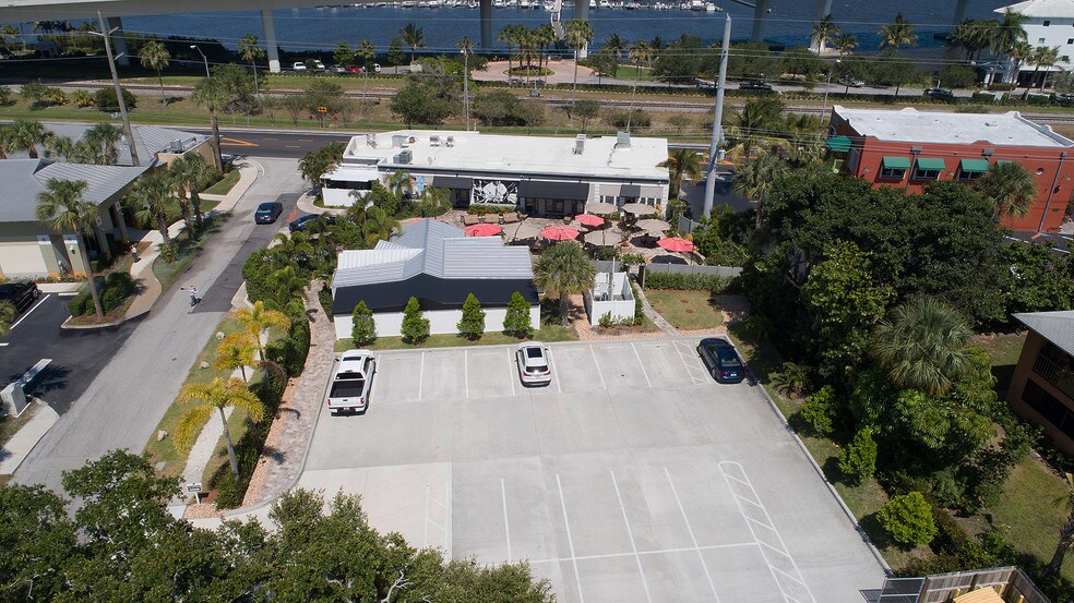 More Photos Of 514 NW Dixie Hwy, Stuart Restaurant For Sale