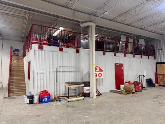 More Photos Of 2954 Ontario St, Perth East Freestanding For Lease