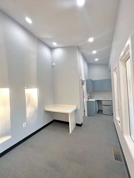 More Photos Of 9300-9306 Old Keene Mill Rd, Burke Loft Creative Space For Lease