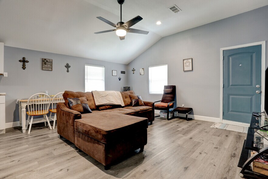 More Photos Of 2322 Central St, Dickinson Apartments For Sale