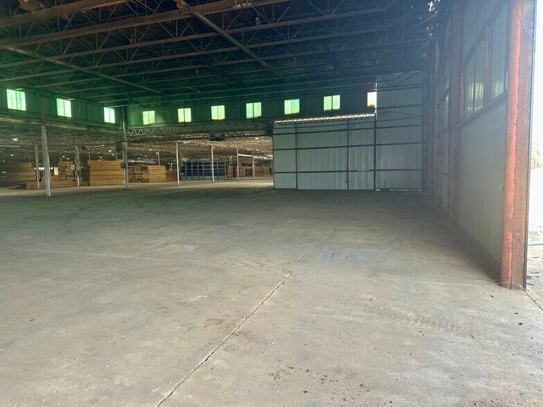 More Photos Of 12345 Massey ave, Tyler Distribution For Lease