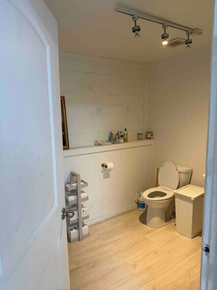 More Photos Of 5037 Willis Ave, Dallas Storefront For Lease