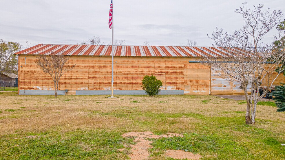 More Photos Of 7613 Greenswarth Ln, Houston Warehouse For Sale
