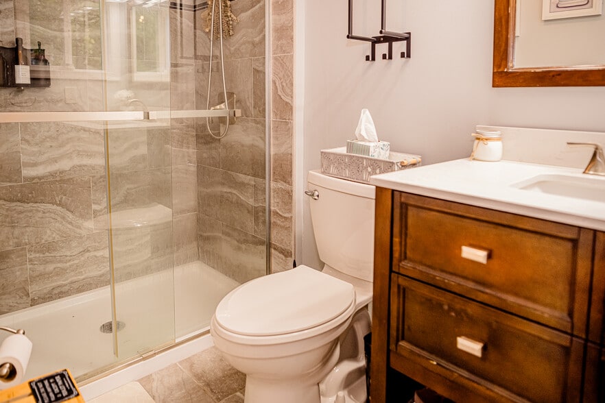 More Photos Of 2735 PA-390, Canadensis Hospitality For Sale