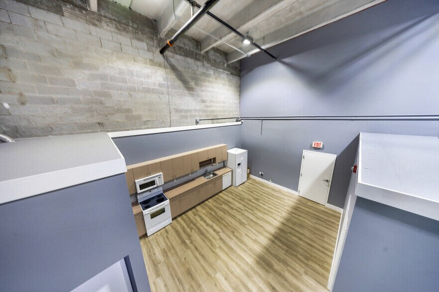 More Photos Of 11379-11399 NW 122nd St, Medley Warehouse For Sale