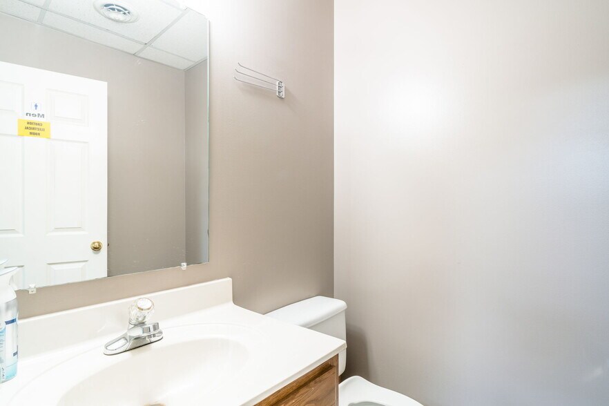 More Photos Of 1600 N Coalter St, Staunton Office For Lease